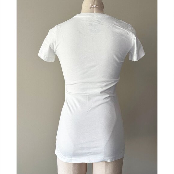 Vancouver Canucks Hockey T-Shirt White Womens Size 8 Short Sleeve Tee - Picture 2 of 5